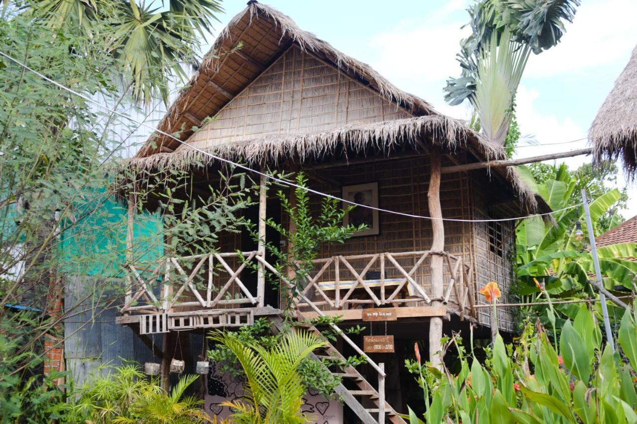 About Sarin Homestay Battambang Exteriör bild