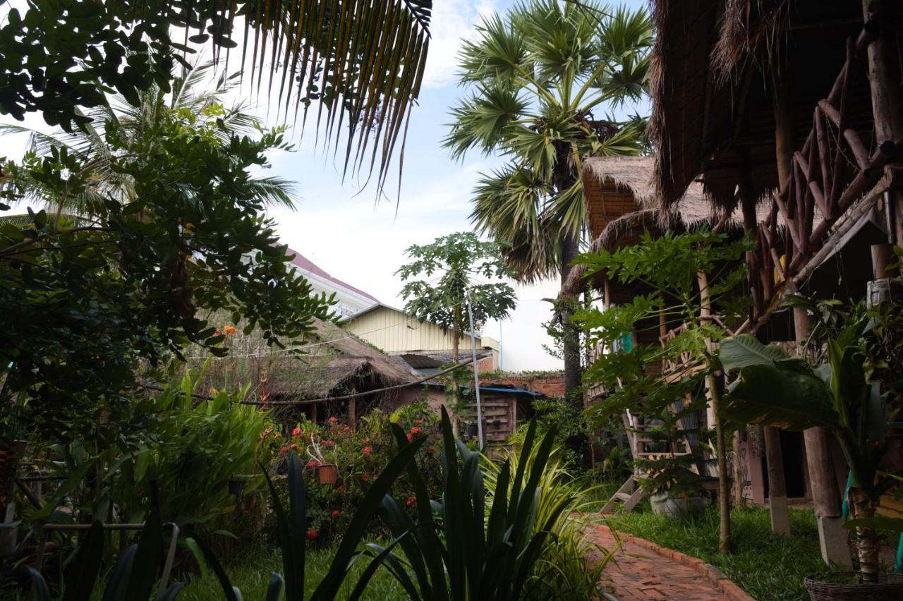 About Sarin Homestay Battambang Exteriör bild